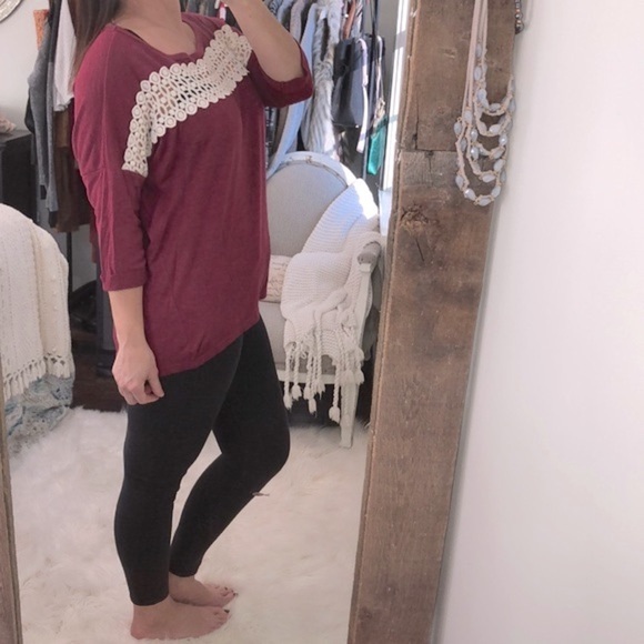 Umgee burgundy lace crochet boho top size small - Picture 3 of 6